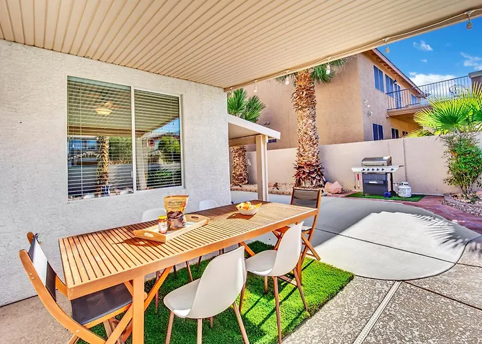Seven Palms | 4Br Henderson Pool & Spa Retreat