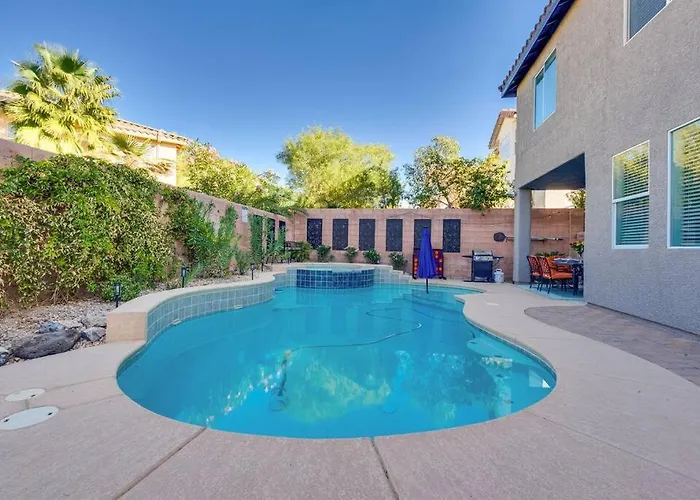 6Br Luxe Vegas Villa • Heated Pool, Spa & Games