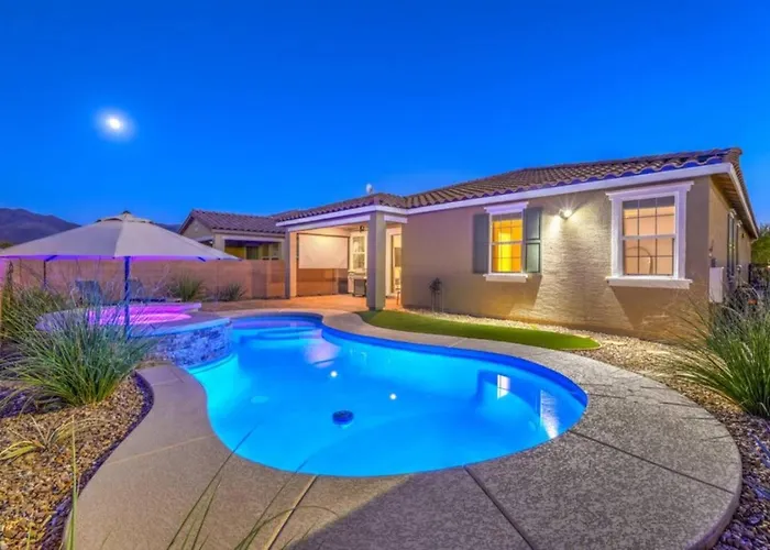Gramsci Sparkling Pool Spa In Inspirada